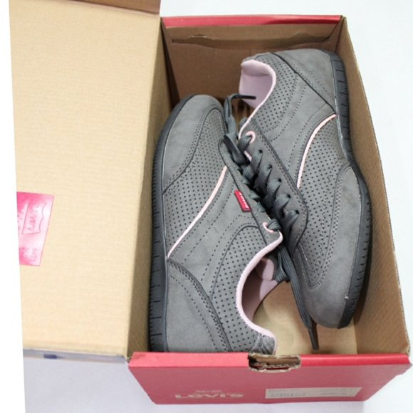 Levi's Shoes - NWOT Levi's Black Union Mesh Sneaker